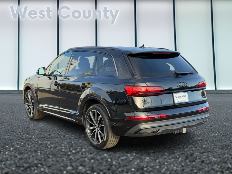 Audi Q7 Vehicle Full-screen Gallery Image 07