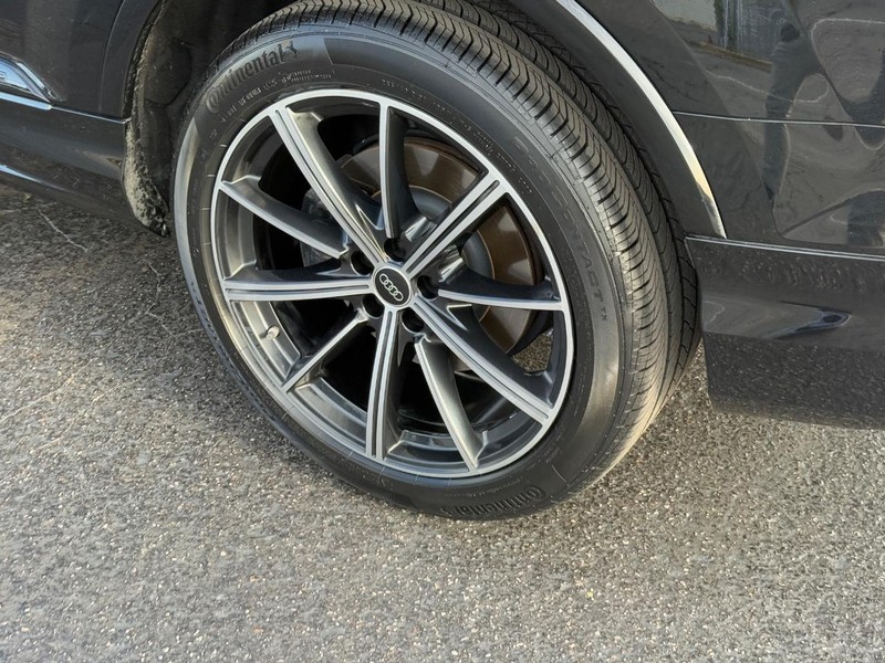 Audi Q7 Vehicle Full-screen Gallery Image 08