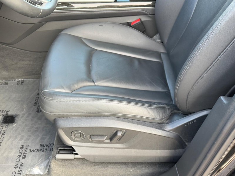 Audi Q7 Vehicle Full-screen Gallery Image 17