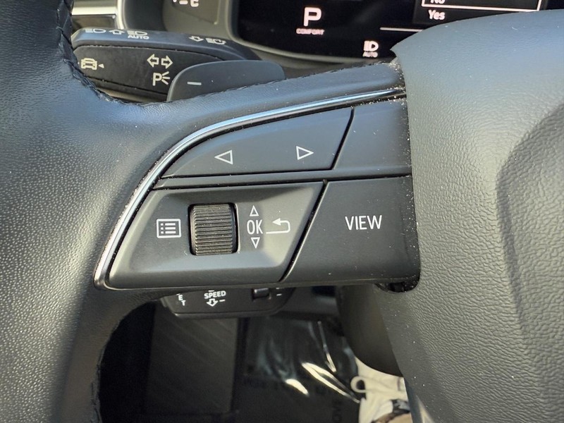 Audi Q7 Vehicle Full-screen Gallery Image 18