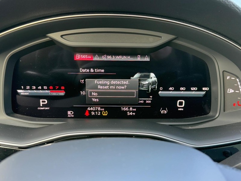 Audi Q7 Vehicle Full-screen Gallery Image 20