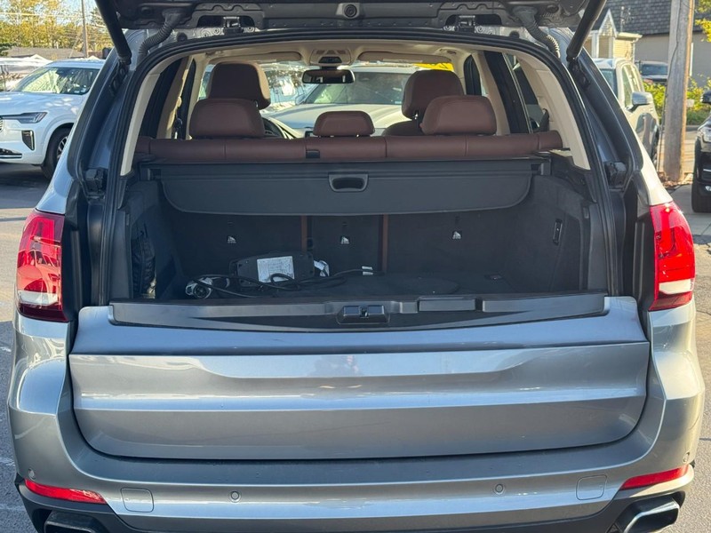 BMW X5 eDrive Vehicle Full-screen Gallery Image 04