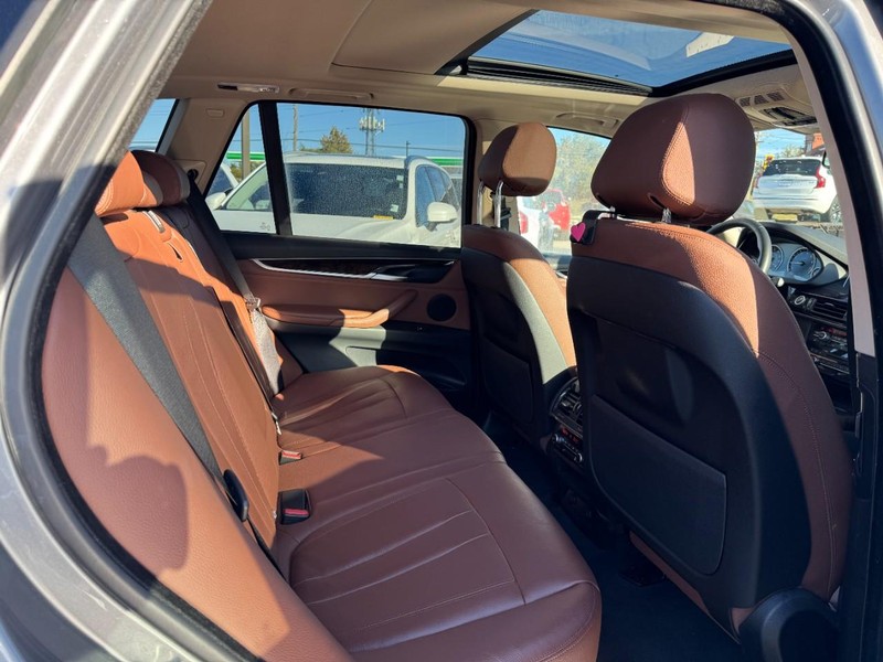 BMW X5 eDrive Vehicle Full-screen Gallery Image 10