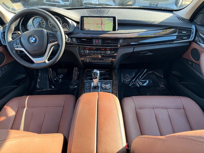 BMW X5 eDrive Vehicle Full-screen Gallery Image 11