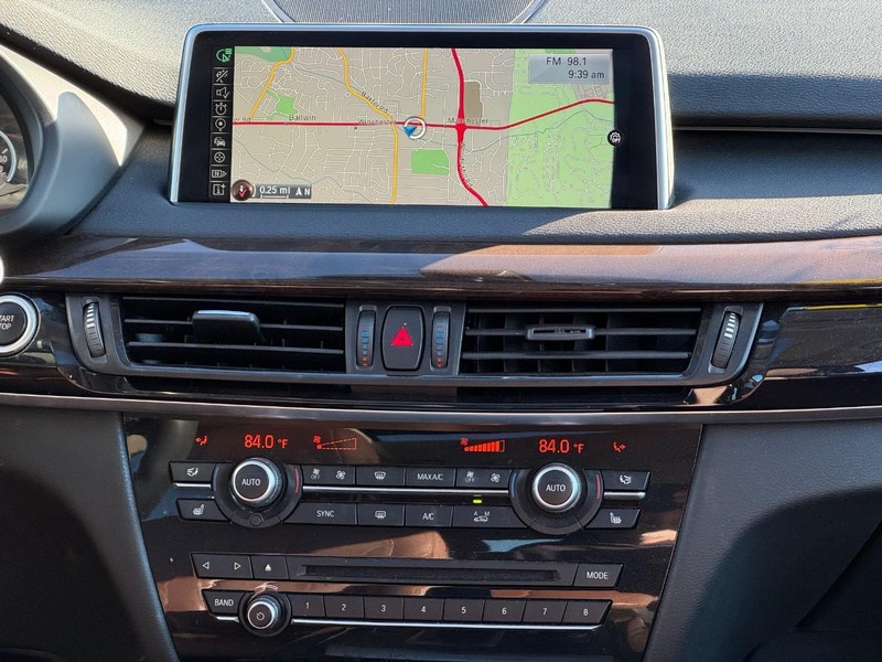 BMW X5 eDrive Vehicle Full-screen Gallery Image 13