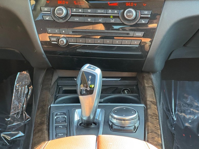 BMW X5 eDrive Vehicle Full-screen Gallery Image 14