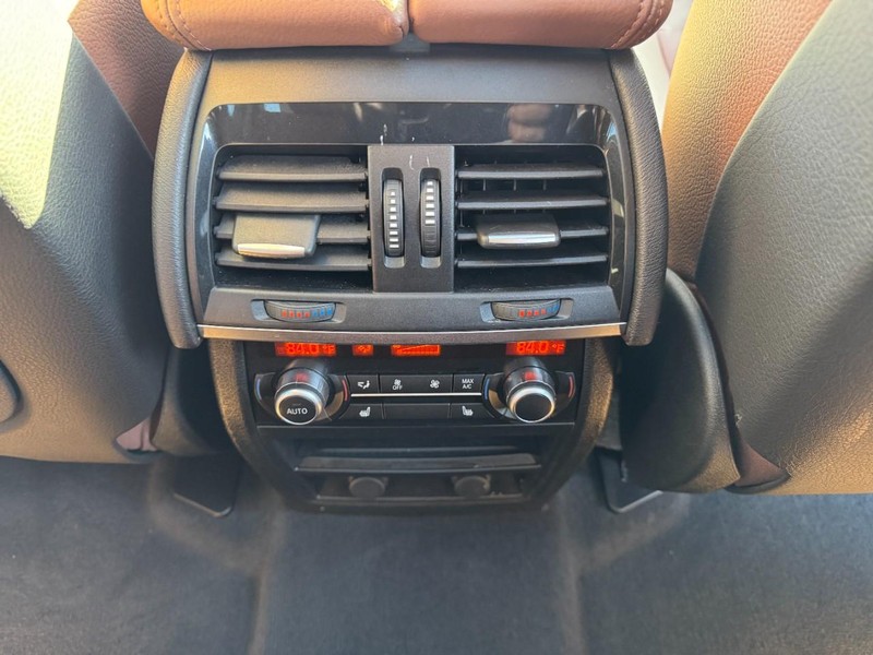 BMW X5 eDrive Vehicle Full-screen Gallery Image 16