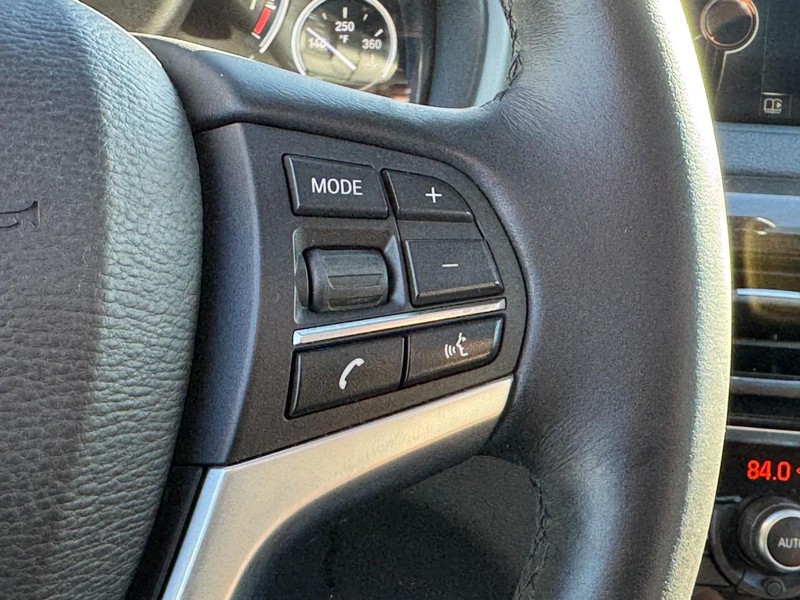 BMW X5 eDrive Vehicle Full-screen Gallery Image 19