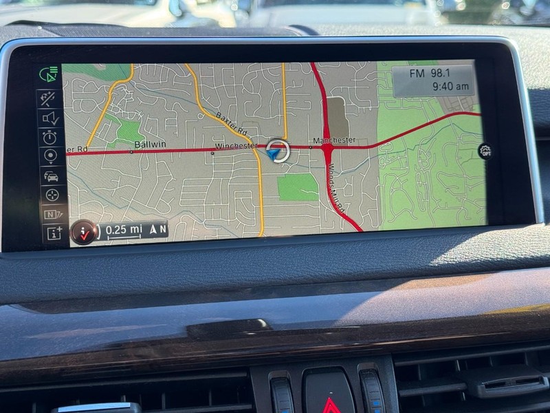 BMW X5 eDrive Vehicle Full-screen Gallery Image 21