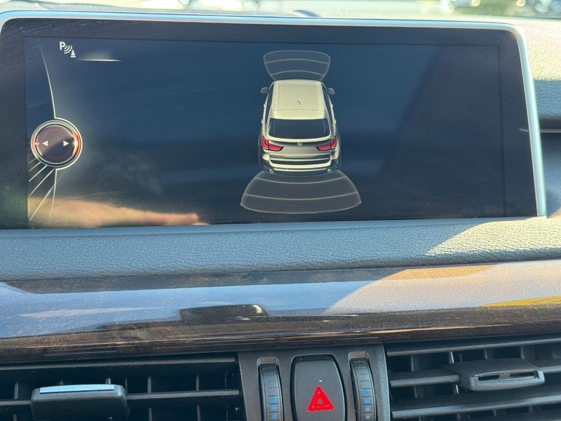 BMW X5 eDrive Vehicle Full-screen Gallery Image 22