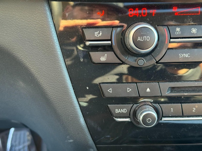 BMW X5 eDrive Vehicle Full-screen Gallery Image 24