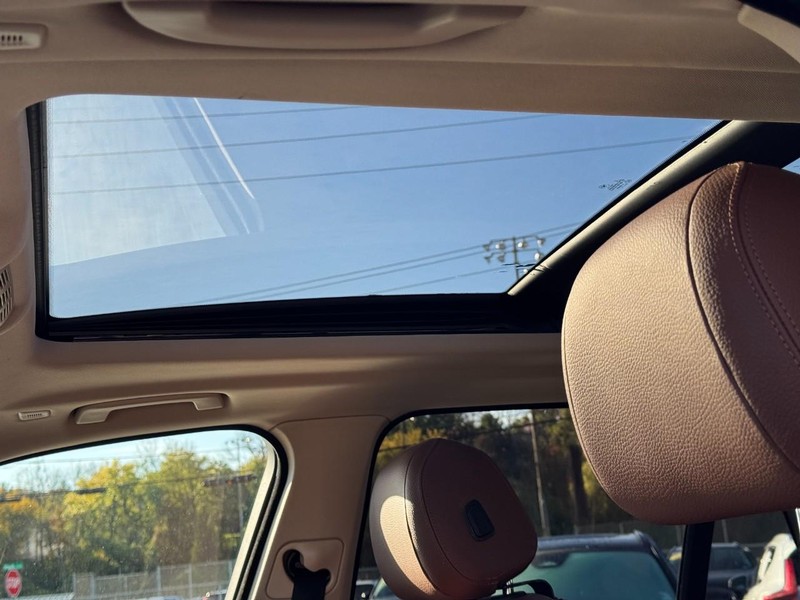 BMW X5 eDrive Vehicle Full-screen Gallery Image 26