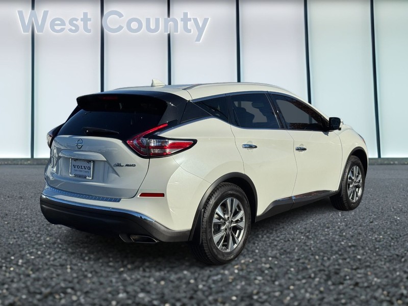 Nissan Murano Vehicle Full-screen Gallery Image 03