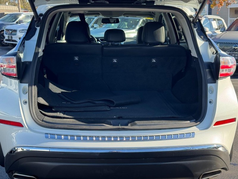 Nissan Murano Vehicle Full-screen Gallery Image 04