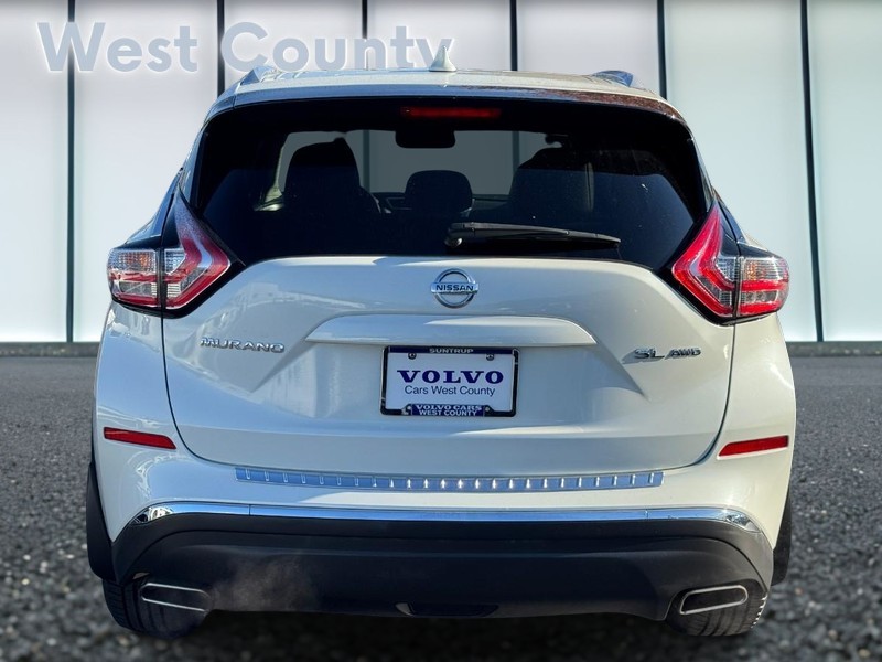 Nissan Murano Vehicle Full-screen Gallery Image 05