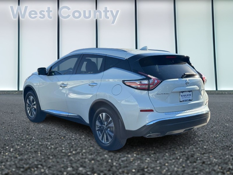 Nissan Murano Vehicle Full-screen Gallery Image 06