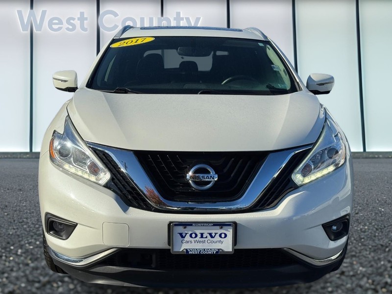 Nissan Murano Vehicle Full-screen Gallery Image 09