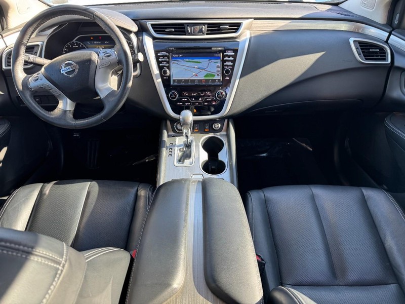Nissan Murano Vehicle Full-screen Gallery Image 11