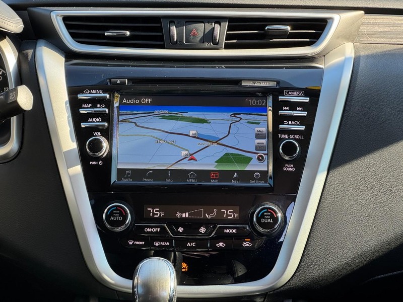 Nissan Murano Vehicle Full-screen Gallery Image 13