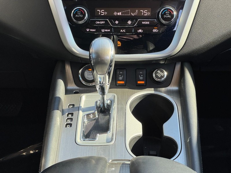 Nissan Murano Vehicle Full-screen Gallery Image 14