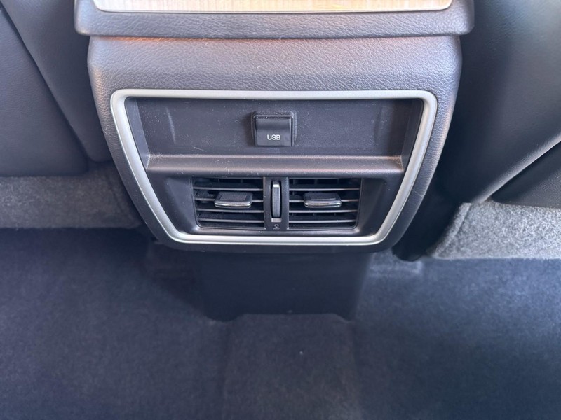 Nissan Murano Vehicle Full-screen Gallery Image 16