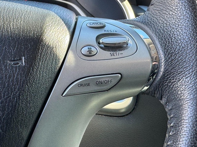 Nissan Murano Vehicle Full-screen Gallery Image 19