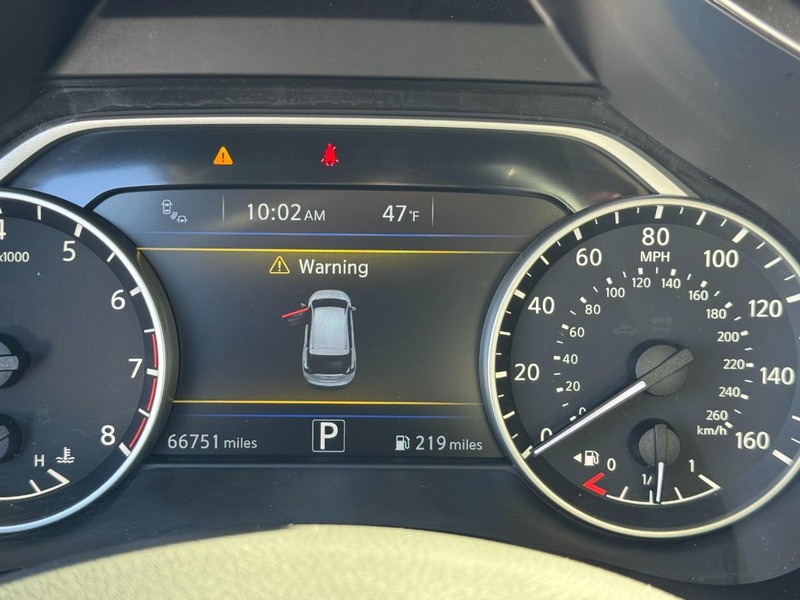 Nissan Murano Vehicle Full-screen Gallery Image 20