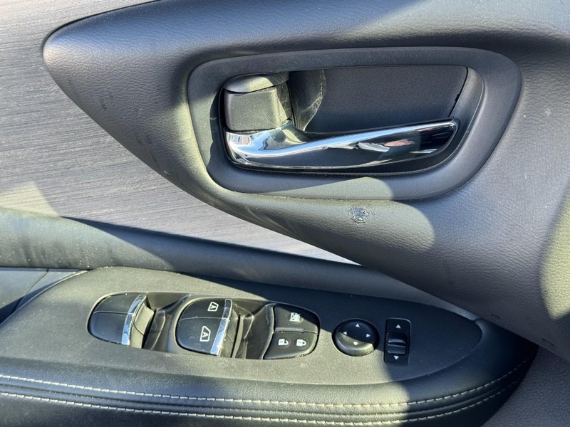 Nissan Murano Vehicle Full-screen Gallery Image 25