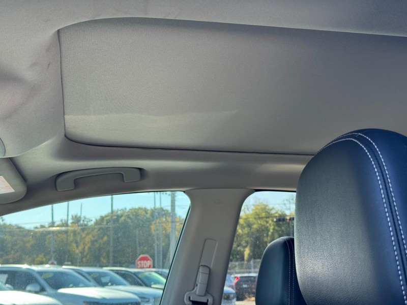 Nissan Murano Vehicle Full-screen Gallery Image 26