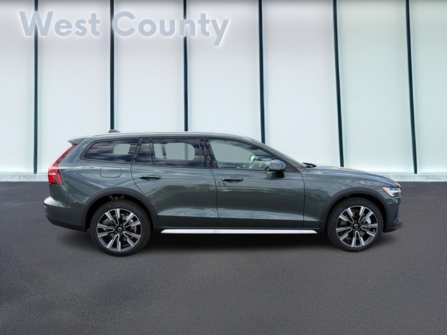 2026 Volvo V60 Cross Country Ultra's photo