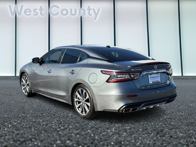 Nissan Maxima Vehicle Full-screen Gallery Image 07