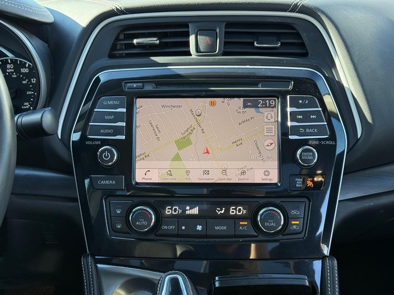 Nissan Maxima Vehicle Full-screen Gallery Image 14