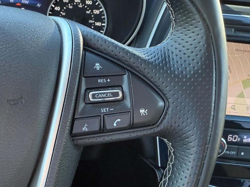 Nissan Maxima Vehicle Full-screen Gallery Image 19