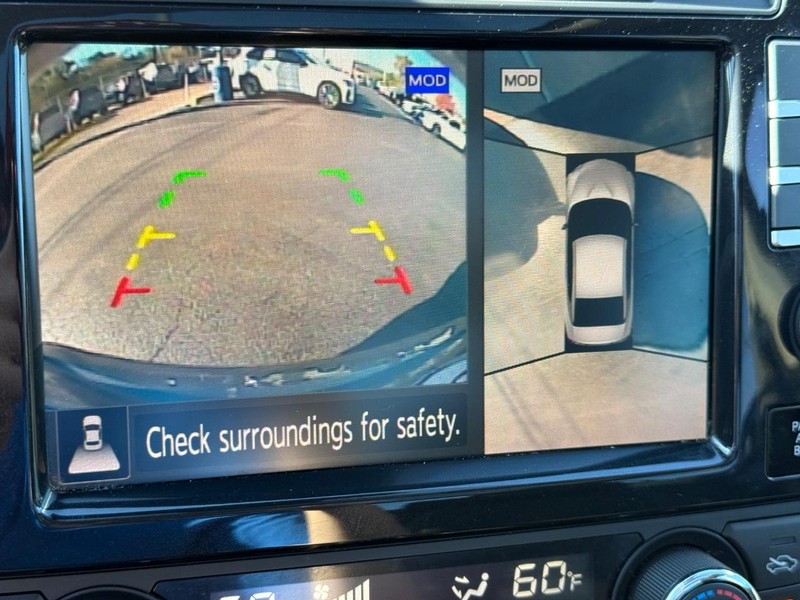 Nissan Maxima Vehicle Full-screen Gallery Image 22