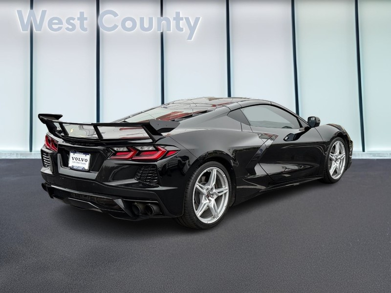 Chevrolet Corvette Vehicle Full-screen Gallery Image 03