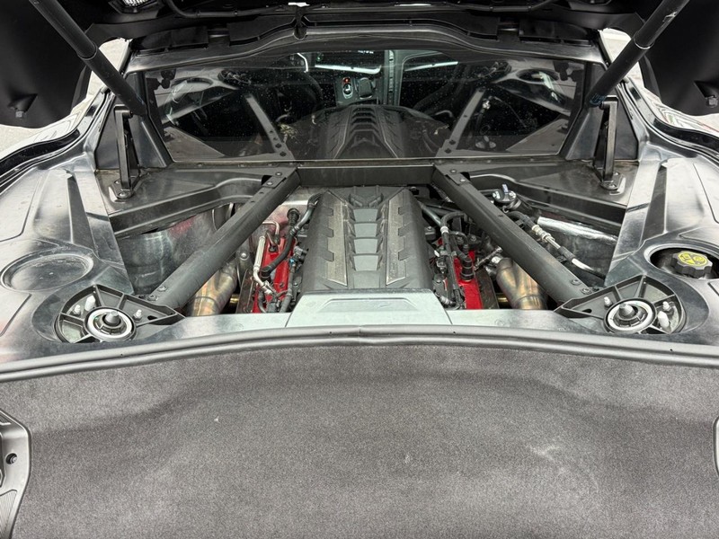 Chevrolet Corvette Vehicle Full-screen Gallery Image 04