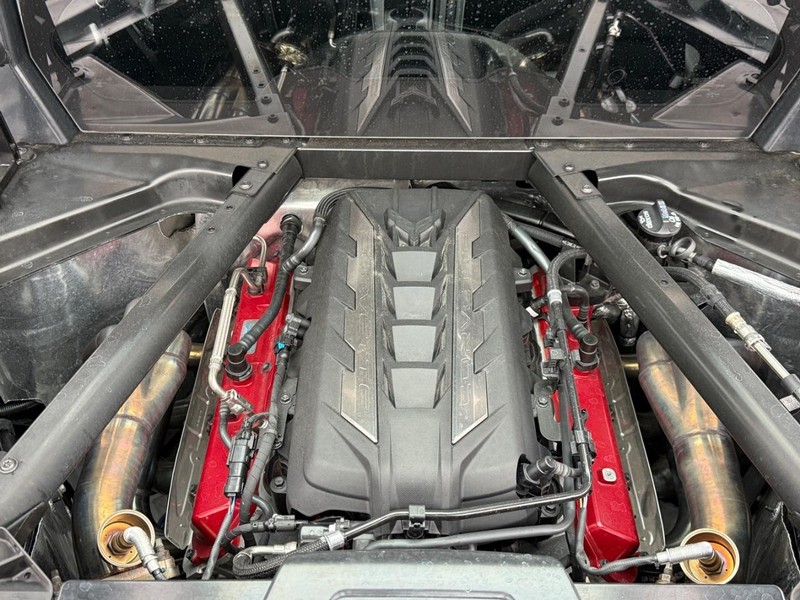 Chevrolet Corvette Vehicle Full-screen Gallery Image 05