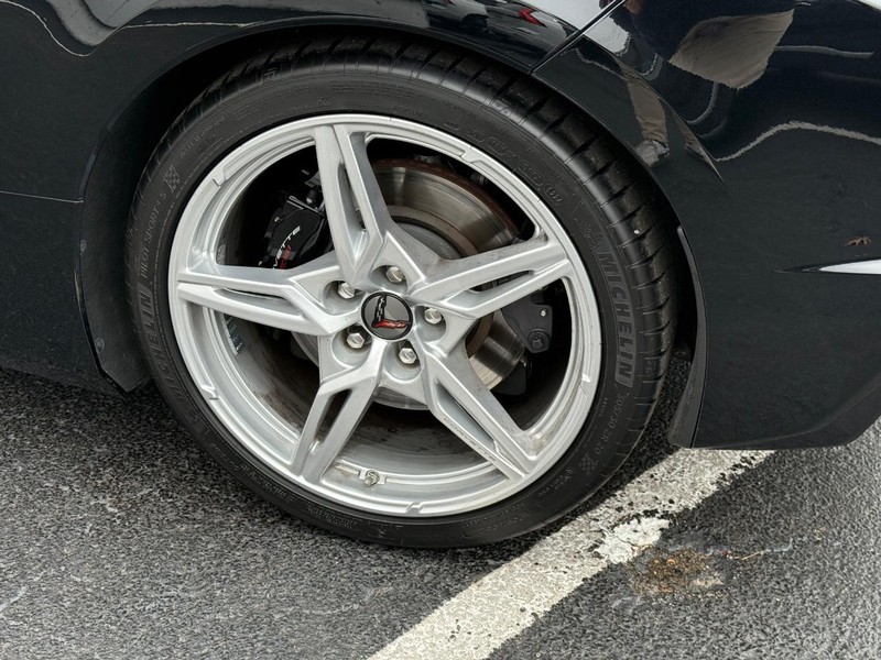 Chevrolet Corvette Vehicle Full-screen Gallery Image 08