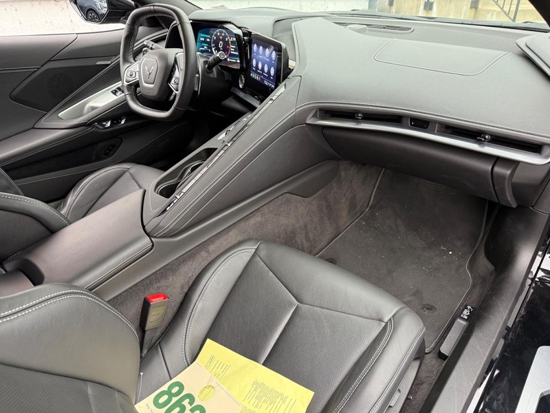 Chevrolet Corvette Vehicle Full-screen Gallery Image 11