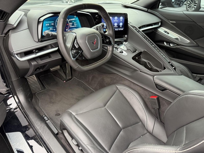 Chevrolet Corvette Vehicle Full-screen Gallery Image 12