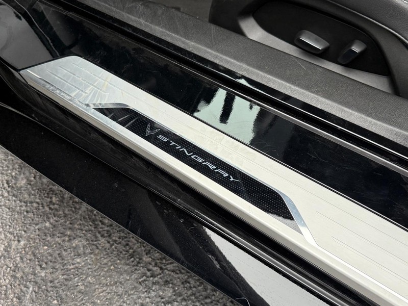 Chevrolet Corvette Vehicle Full-screen Gallery Image 15