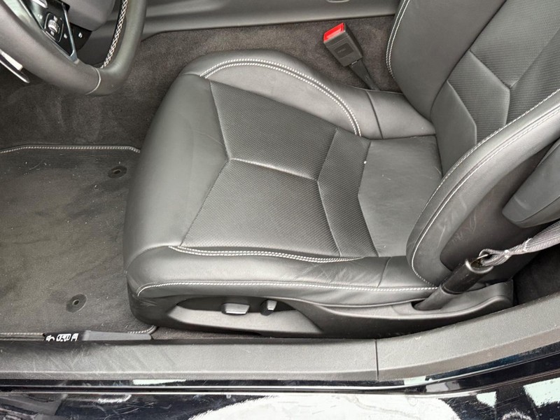 Chevrolet Corvette Vehicle Full-screen Gallery Image 16