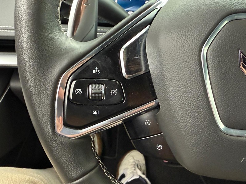 Chevrolet Corvette Vehicle Full-screen Gallery Image 17