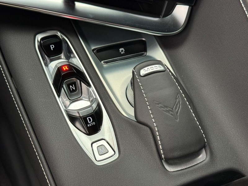 Chevrolet Corvette Vehicle Full-screen Gallery Image 21