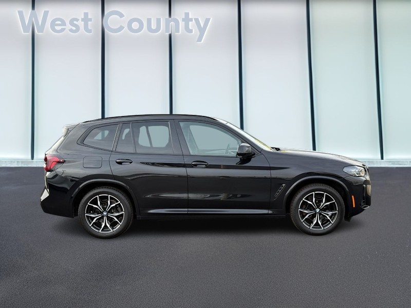 BMW X3 Vehicle Full-screen Gallery Image 02