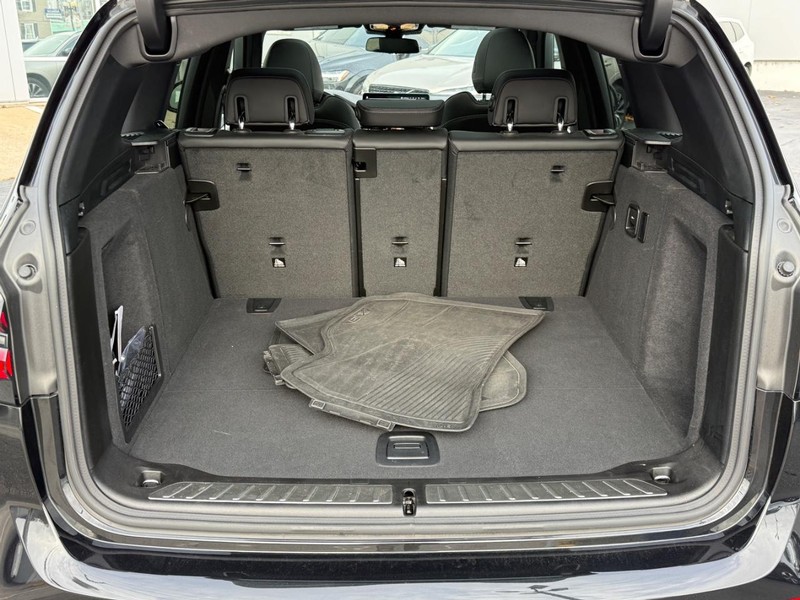 BMW X3 Vehicle Full-screen Gallery Image 04