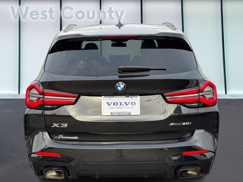 BMW X3 Vehicle Full-screen Gallery Image 05