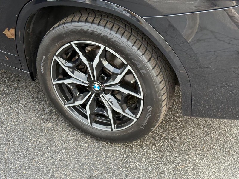 BMW X3 Vehicle Full-screen Gallery Image 08