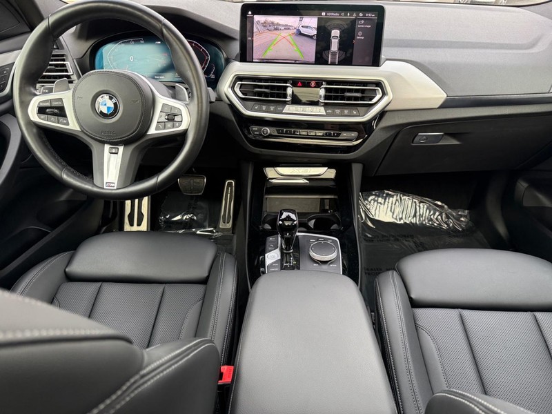 BMW X3 Vehicle Full-screen Gallery Image 12