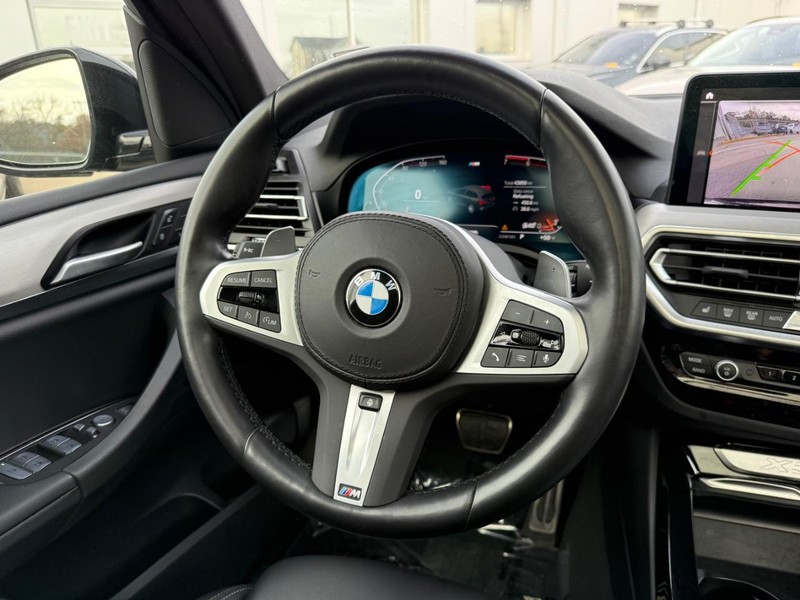 BMW X3 Vehicle Full-screen Gallery Image 13